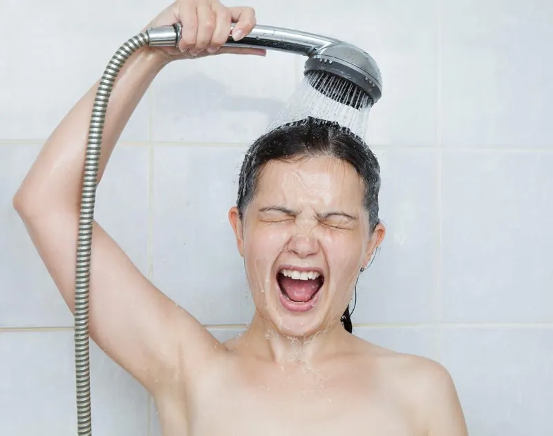 جلوگیری از حمام داغ طولانی مدت یکی از روشهای داشتن سینه های خوش فرم