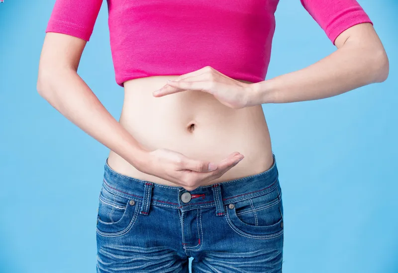 عوامل تأثیرگذار بر سفت شدن شکم بعد از لیپوماتیک