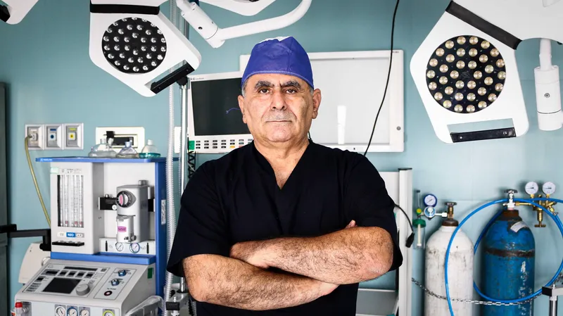 دکتر ناصر یاهو - متخصص و جراح اسلیو معده